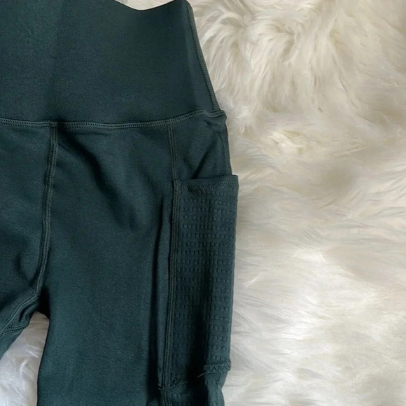 Sculptknit by fabletics shorts - Picture 4 of 5